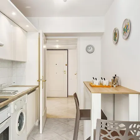 Διαμέρισμα Splendide 2 Pieces Vue Jardin, Calme, Plein Centre Μεντόν