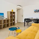 Splendide 2 Pieces Vue Jardin, Calme, Plein Centre アパート マントン