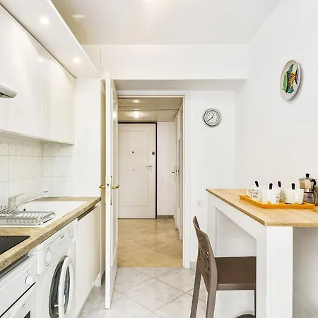 Apartment Splendide 2 Pieces Vue Jardin, Calme, Plein Centre *